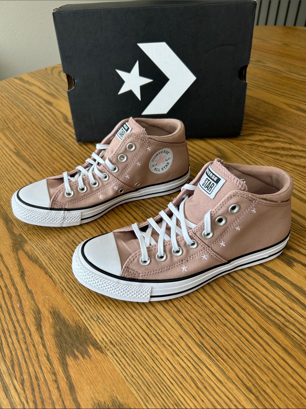 Converse Madison Mid Sneakers, size 8, NIB